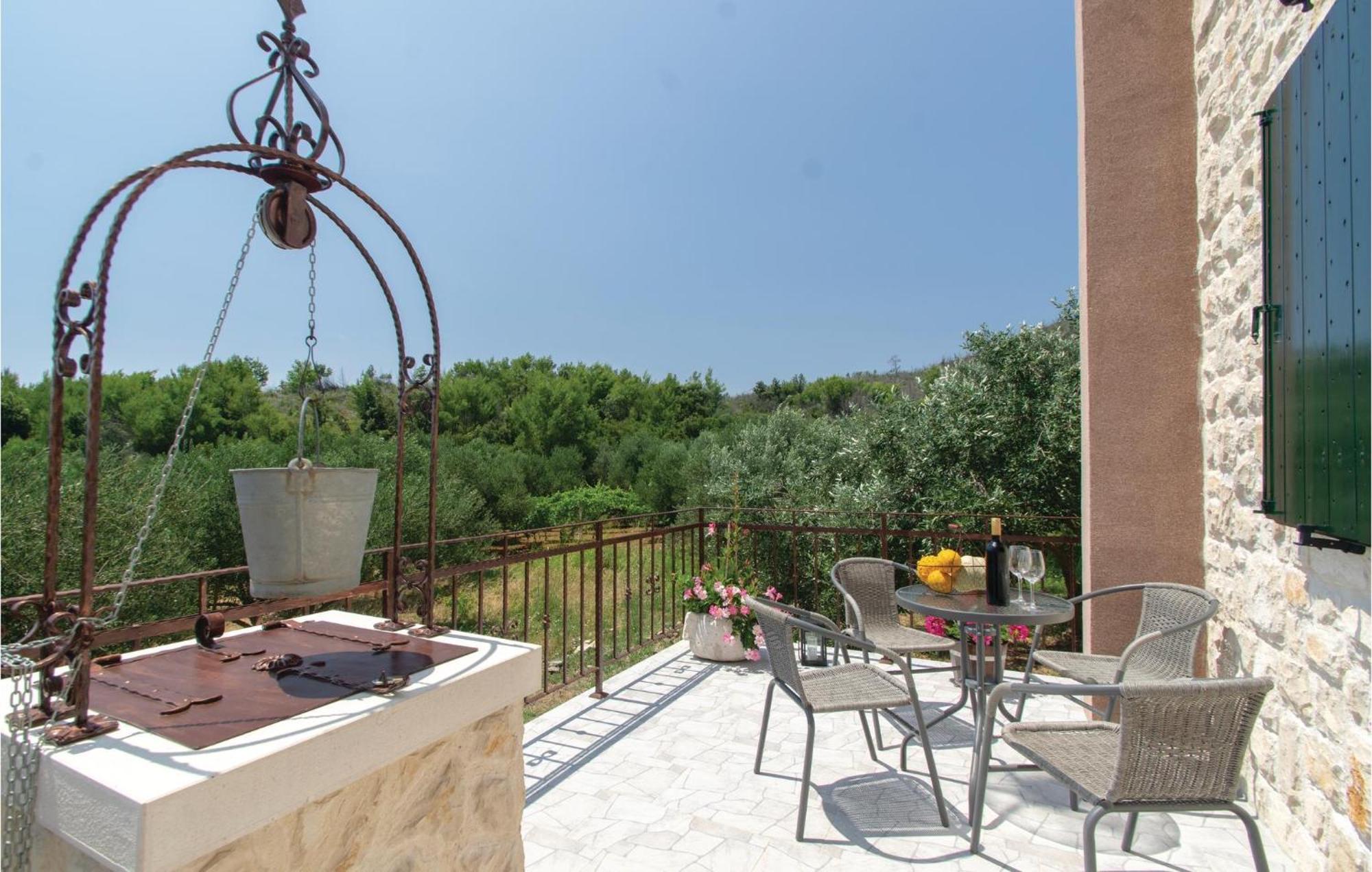 Awesome Home In Smokvica With Kitchen Kültér fotó