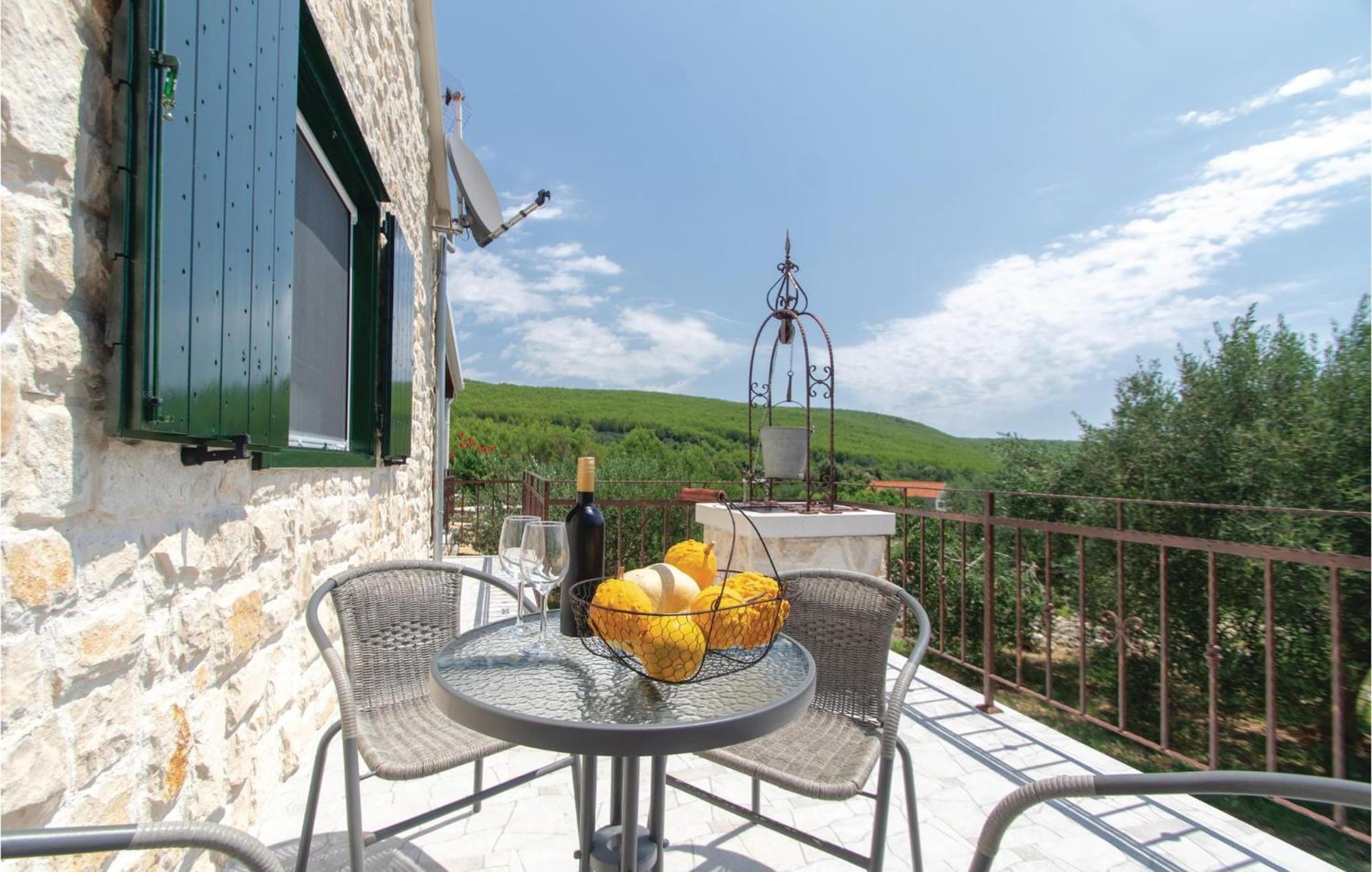 Awesome Home In Smokvica With Kitchen Kültér fotó
