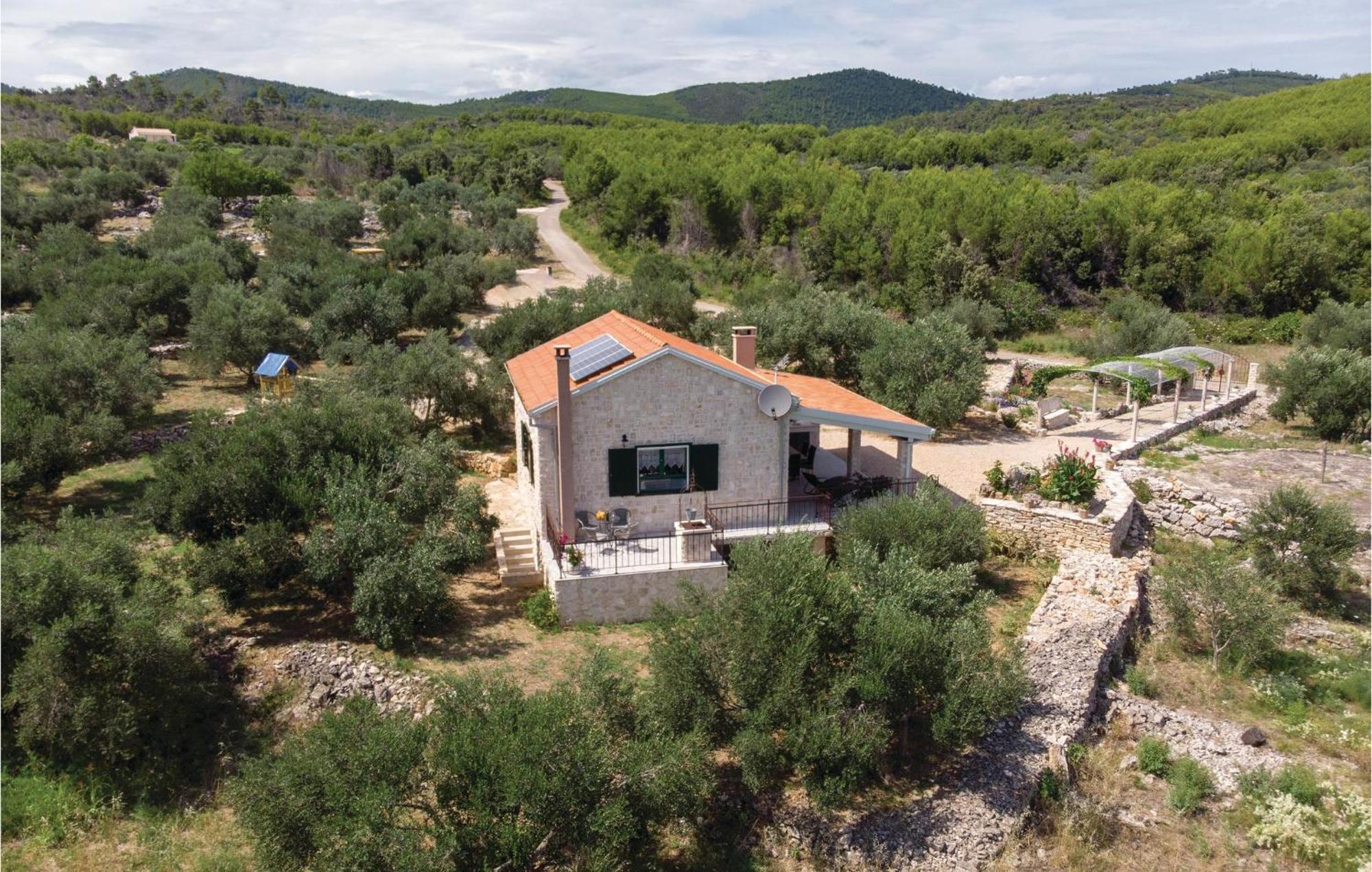 Awesome Home In Smokvica With Kitchen Kültér fotó